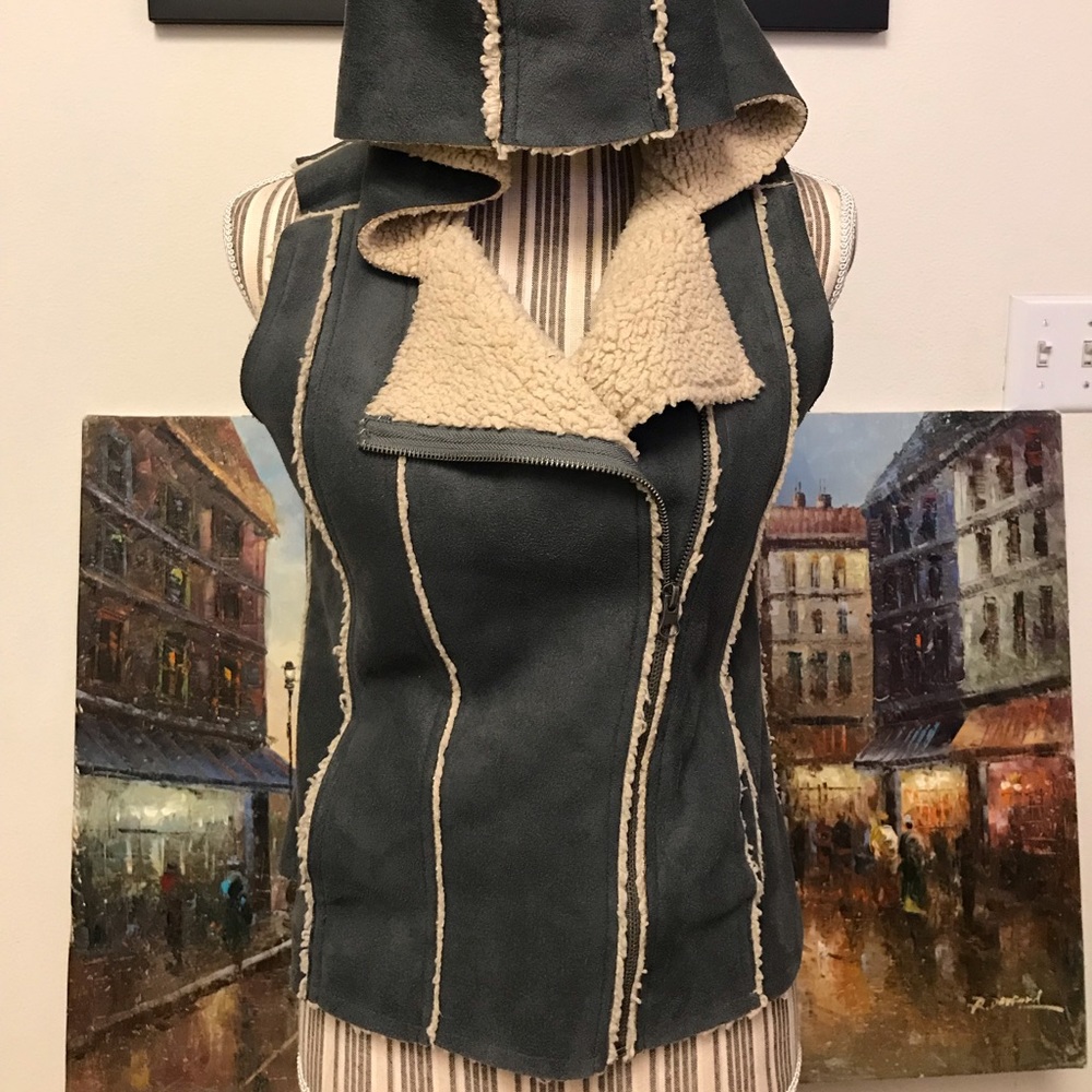 Faux Shearling Hoadie Vest